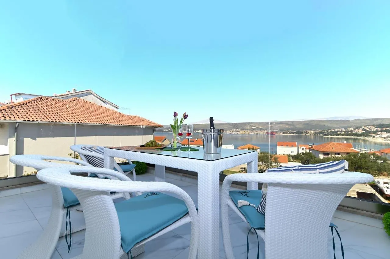 Karo Apartment Trogir 0*,