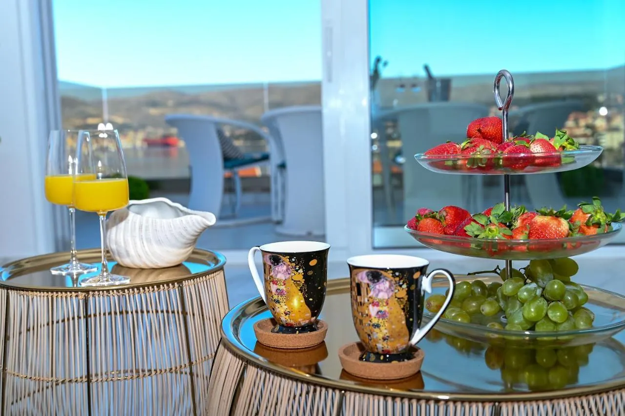 Karo Apartment Trogir 0*,